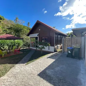 Le Gaspardo , 2 Climatisees , A 2 Mins A Pied De La , Wifi , Jardin Clos, Parking ,sans Vis-a-vis , Le Carbet Martinique